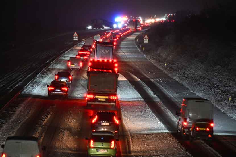 motorvejen sne 25 01