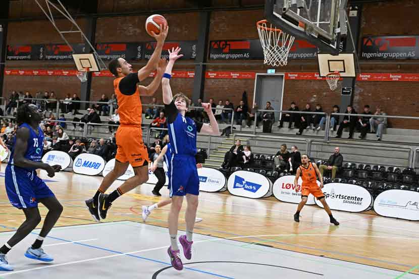 basketball 26 03