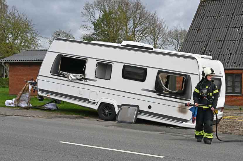 brand campingvogn 26 01