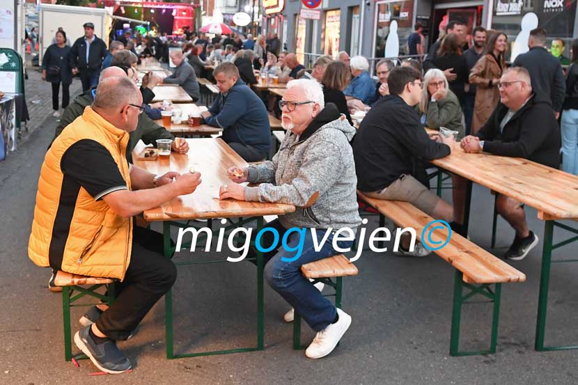 open by night 22 34